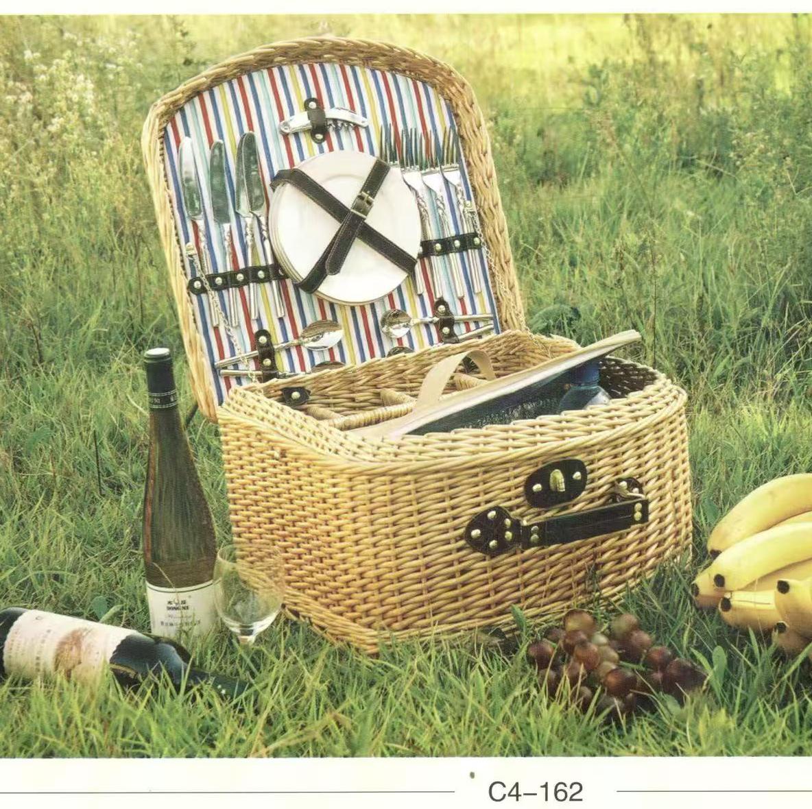 Willow Picnic Basket (4-person)